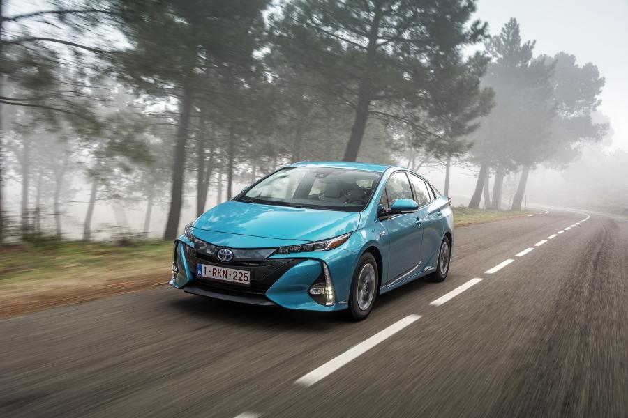  Toyota Prius Plug-in Hybrid 2016 года  (фото 48 из 187)